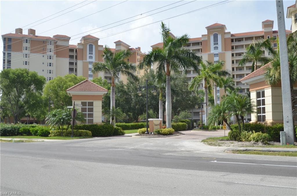 400 FLAGSHIP DR 302 NAPLES, FL 34108