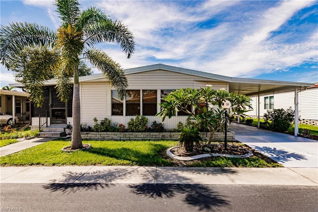 51 Sunset CIR NORTH FORT MYERS, FL 33903