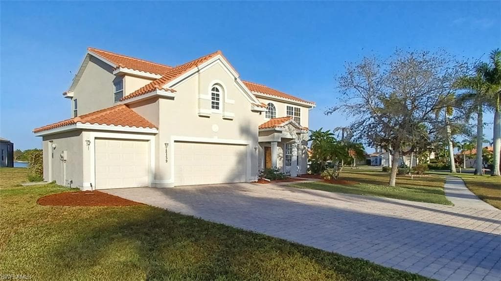2193 Grove DR NAPLES, FL 34120