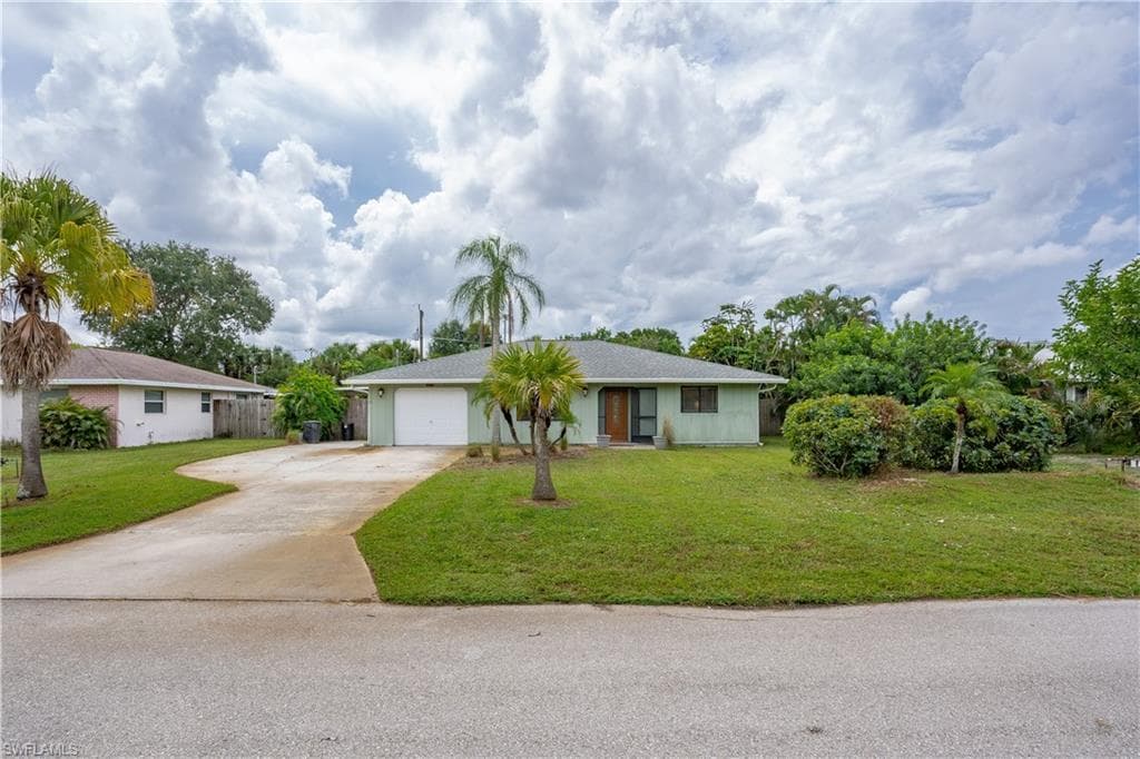 10137 Sunshine DR BONITA SPRINGS, FL 34135