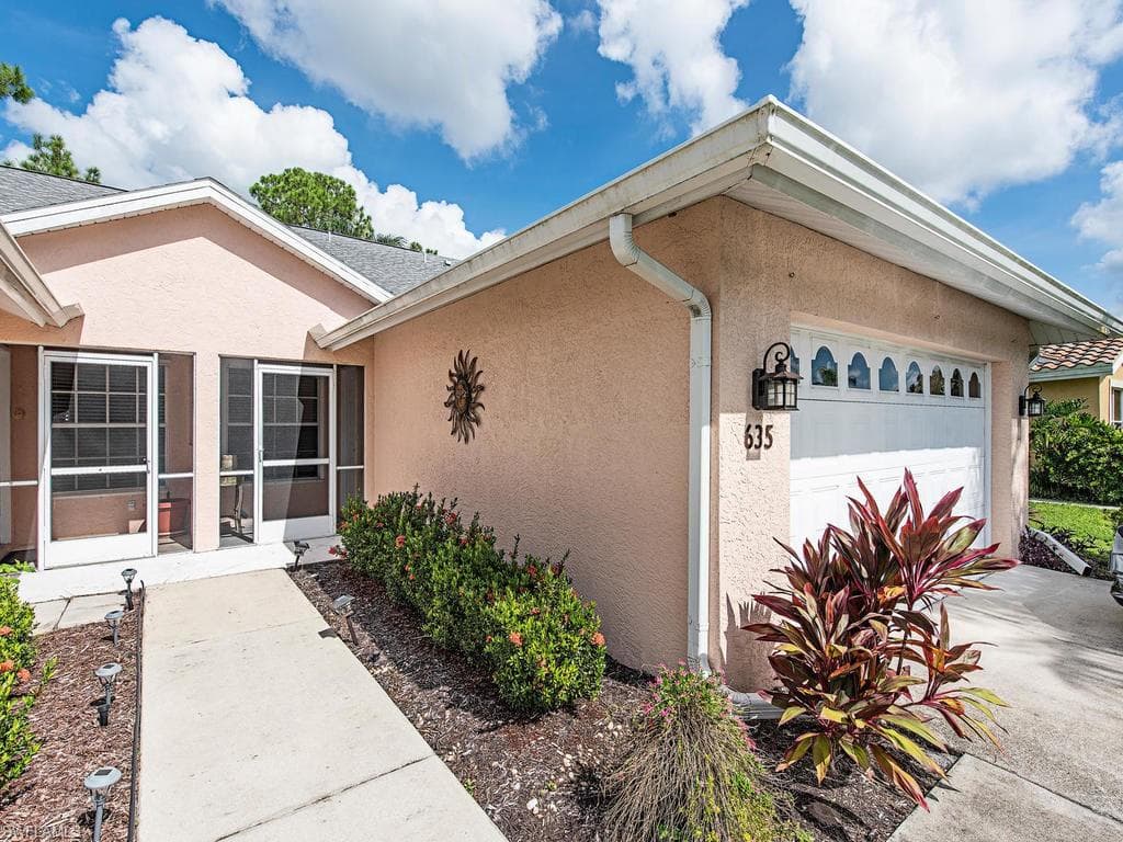 635 Saint Andrews BLVD 109-0 NAPLES, FL 34113