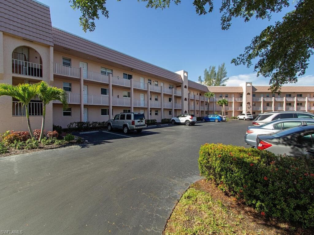 400 Forest Lakes BLVD 204 NAPLES, FL 34105