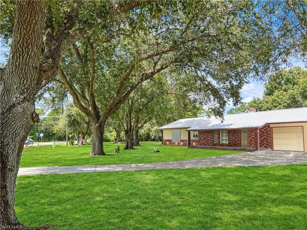 2260 Howard RD LABELLE, FL 33935