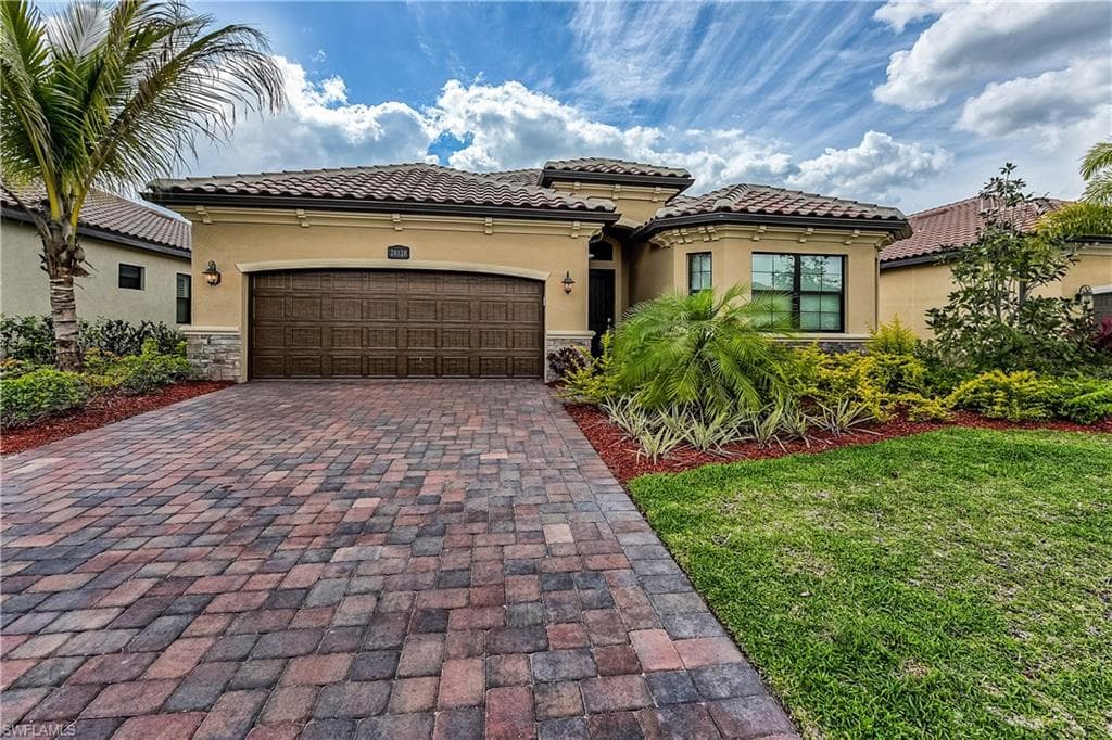 28128 Foxrock CT BONITA SPRINGS, FL 34135