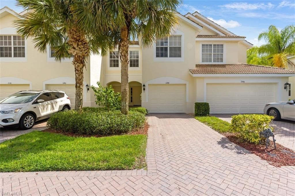 1144 Oxford LN NAPLES, FL 34105