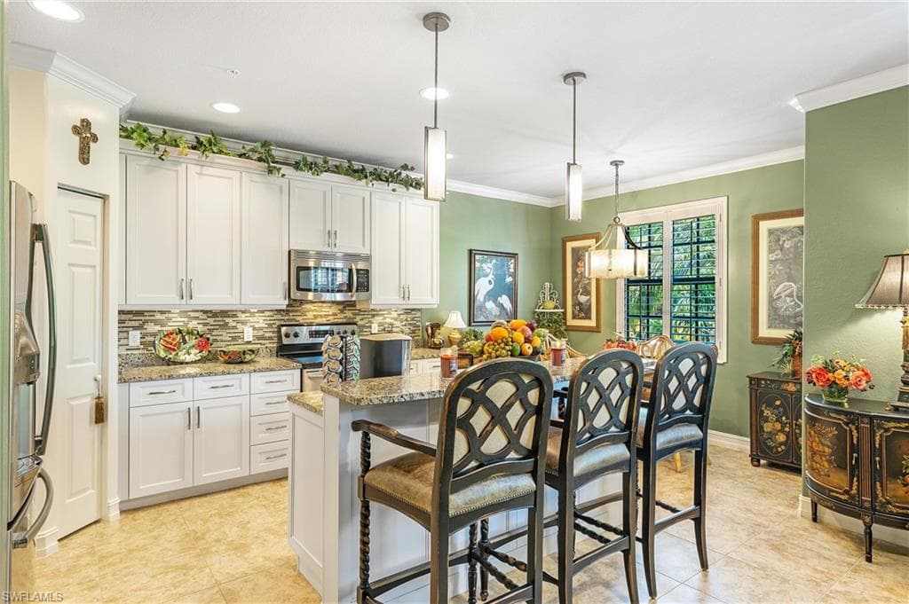 9081 Albion LN S 6510 NAPLES, FL 34113