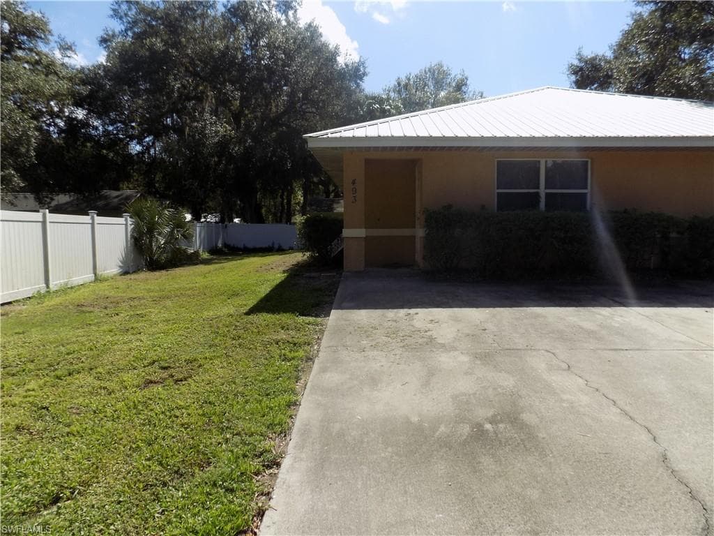 493 Christopher CT LABELLE, FL 33935