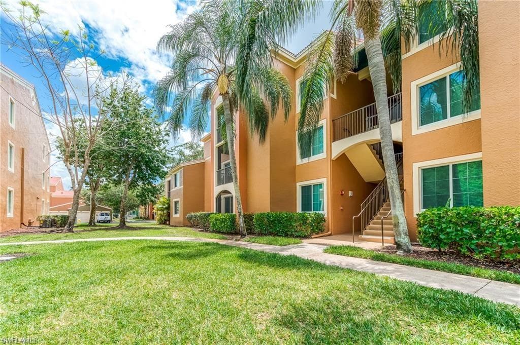 1160 Reserve WAY 206 NAPLES, FL 34105
