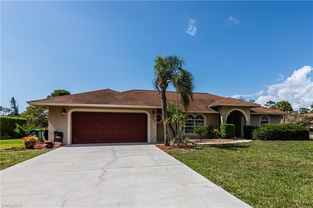 102 Cedar Crest CT NAPLES, FL 34113