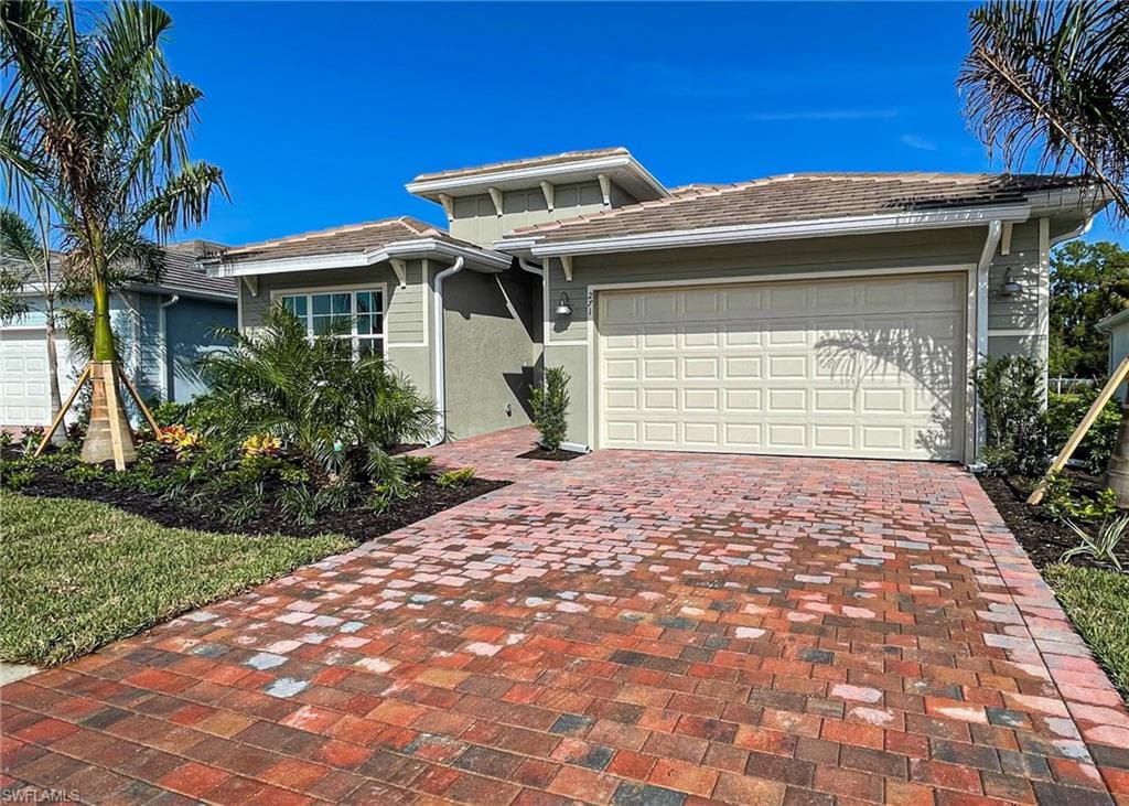 271 Tamarindo LN NAPLES, FL 34114