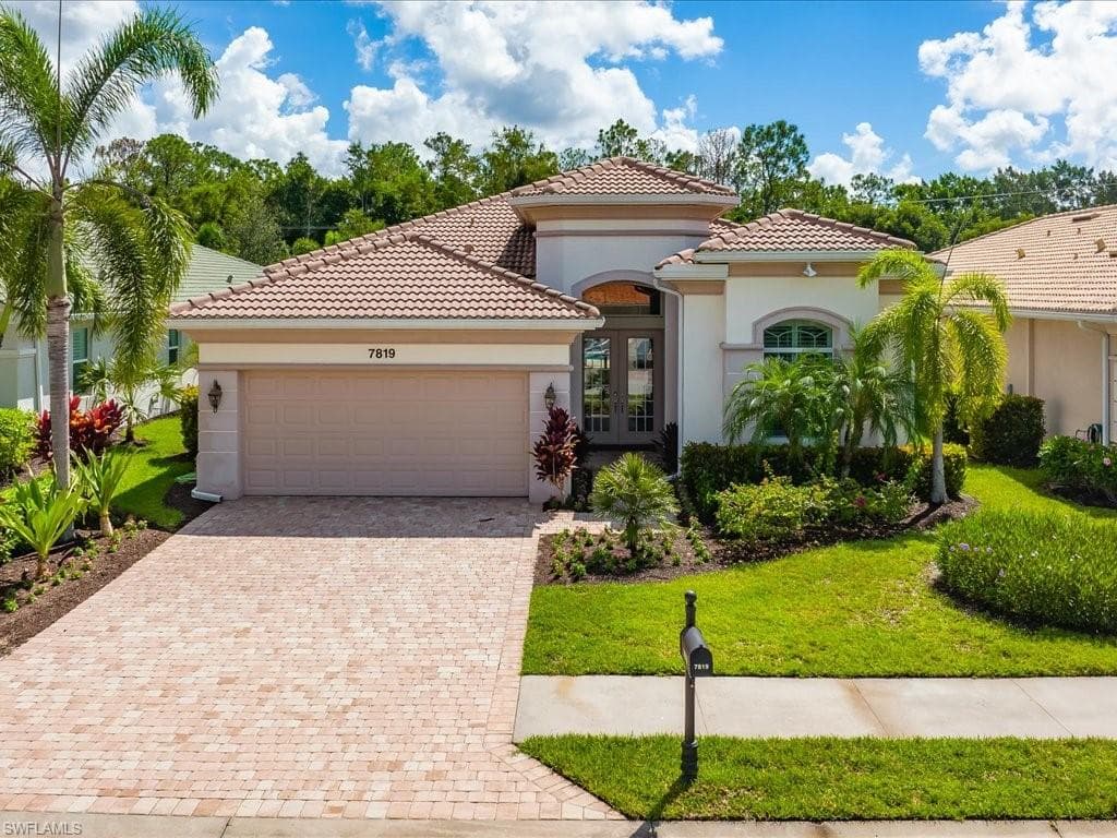 7819 Martino CIR NAPLES, FL 34112