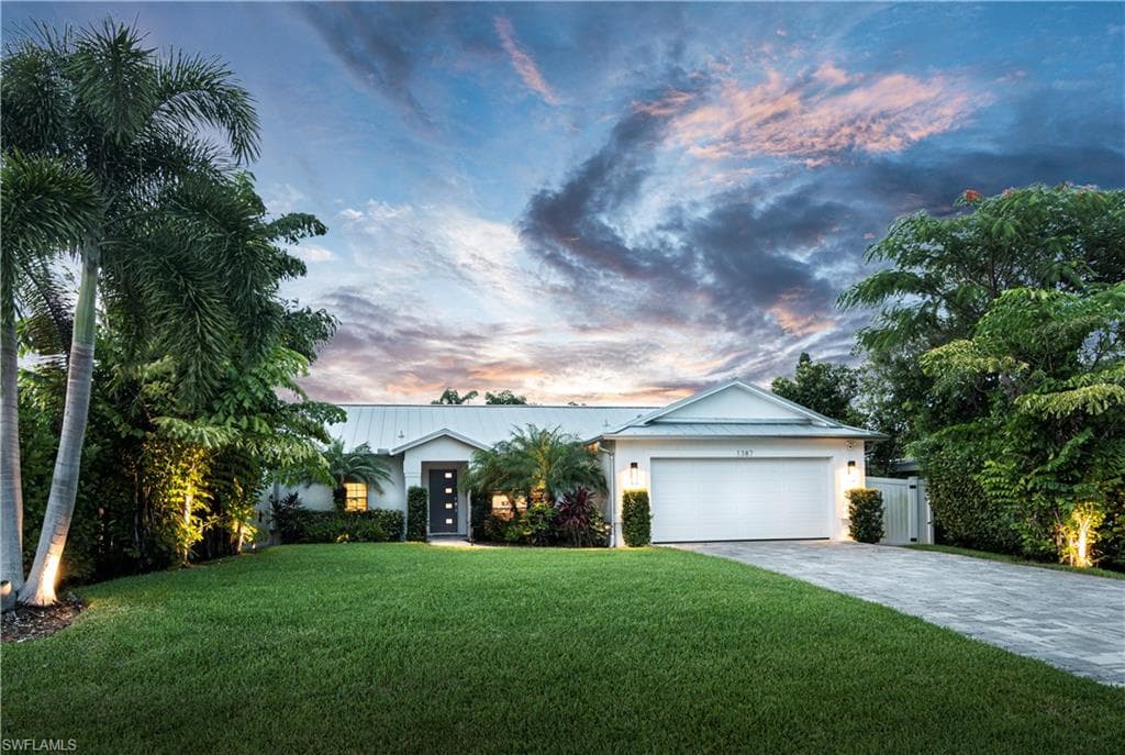 1387 Cooper DR NAPLES, FL 34103