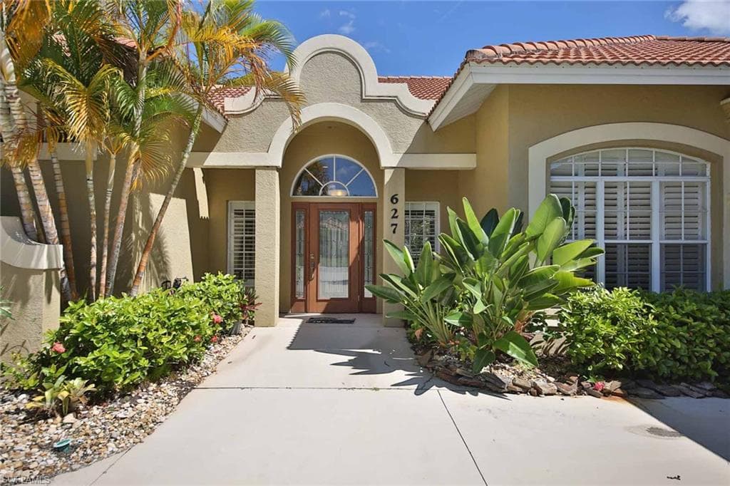 627 Soliel DR NAPLES, FL 34110