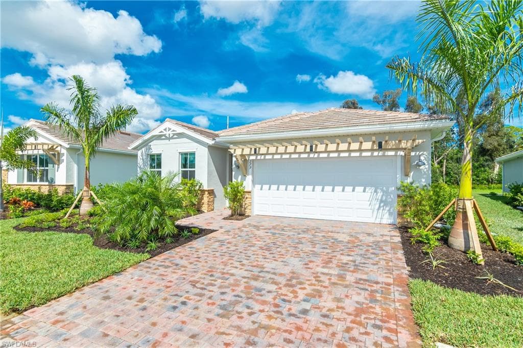 279 TAMARINDO LN NAPLES, FL 34114