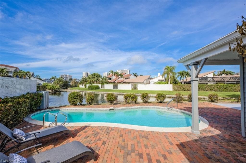 663 BRIDGEWAY LN 137 NAPLES, FL 34108