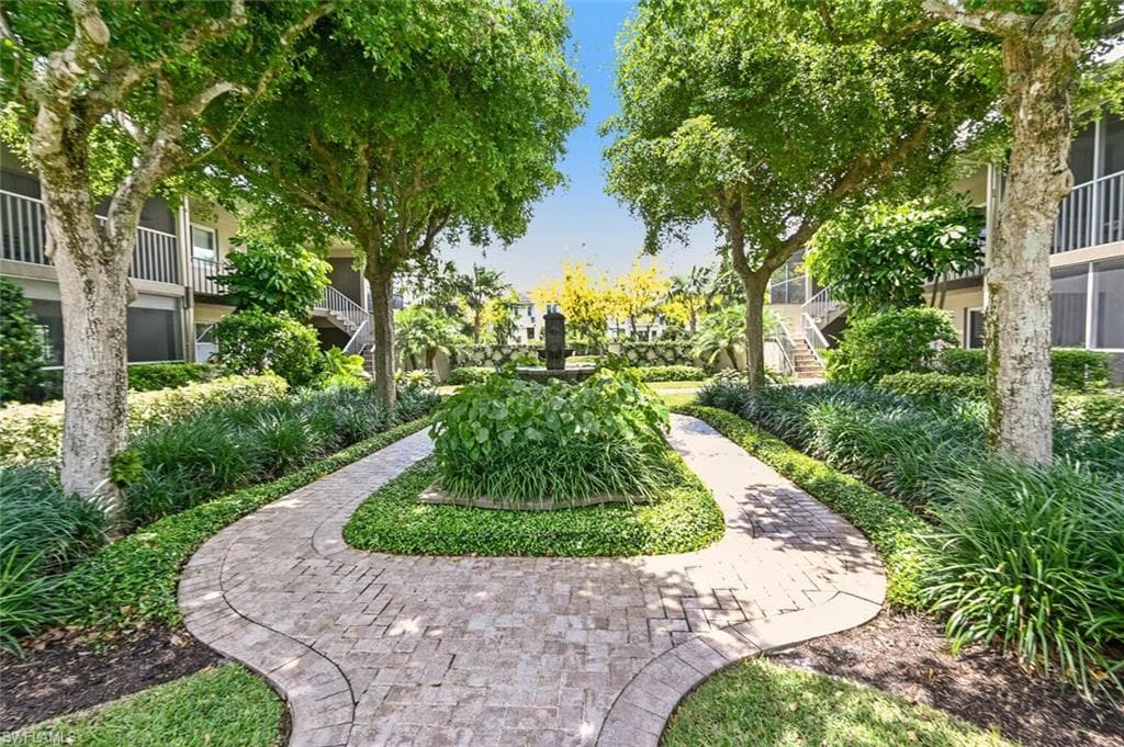 388 4TH AVE S #388 NAPLES, FL 34102