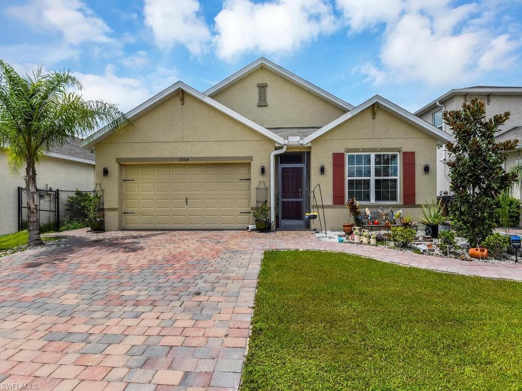 10304 Silver Pond LN LEHIGH ACRES, FL 33936