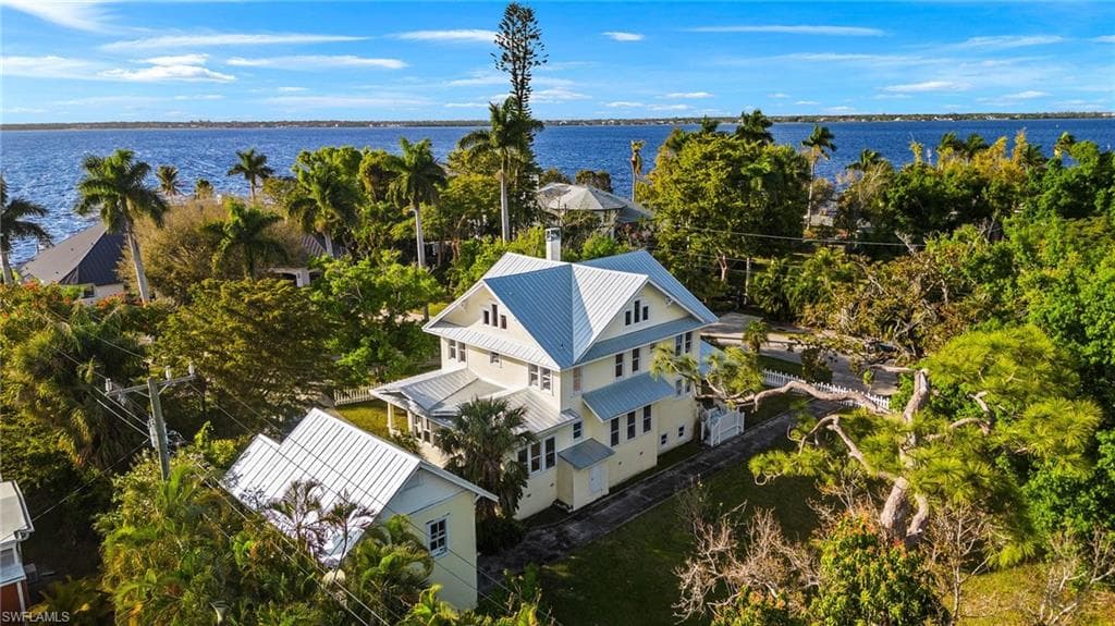 1304 Lynwood AVE FORT MYERS, FL 33901