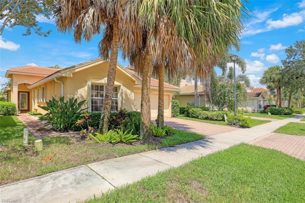 1630 Triangle Palm TER NAPLES, FL 34119