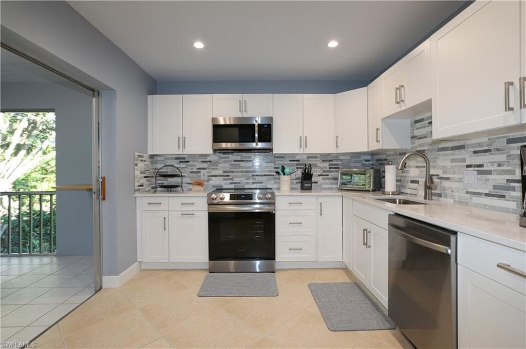 204 Bobolink WAY 204B NAPLES, FL 34105