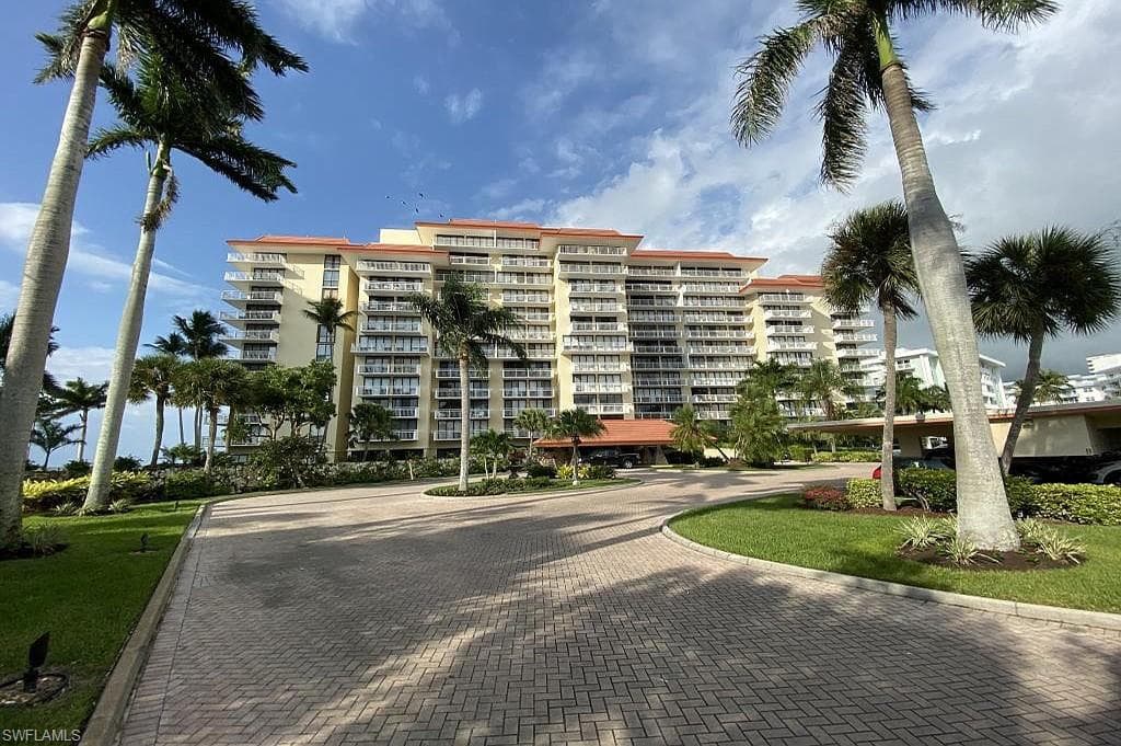 180 Seaview CT 111 MARCO ISLAND, FL 34145
