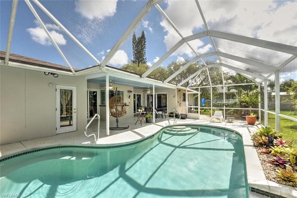 142 SE 44th TER CAPE CORAL, FL 33904