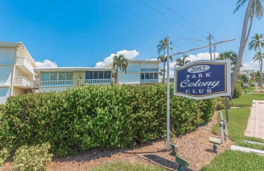 2082 Gulf Shore BLVD N 101 NAPLES, FL 34102