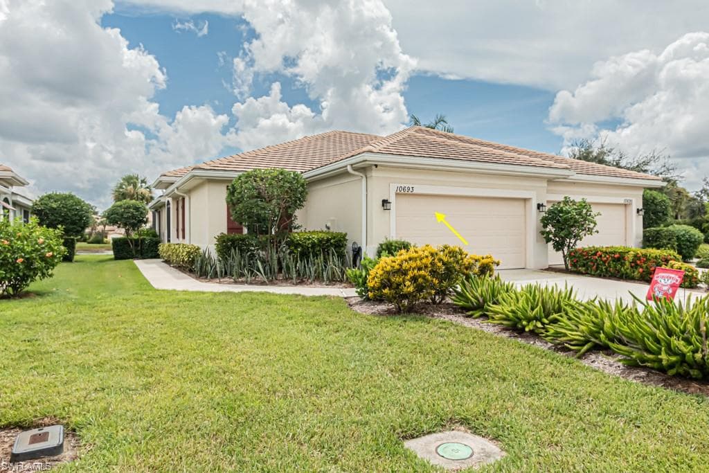 10693 Camarelle CIR FORT MYERS, FL 33913
