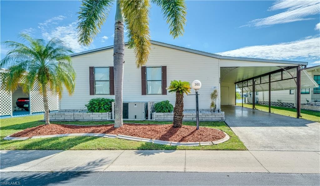 305 Dawn DR NORTH FORT MYERS, FL 33903