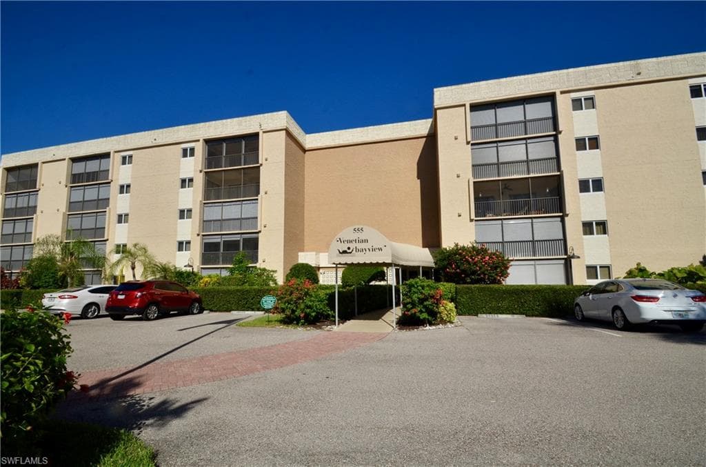 555 Park Shore DR 410 NAPLES, FL 34103
