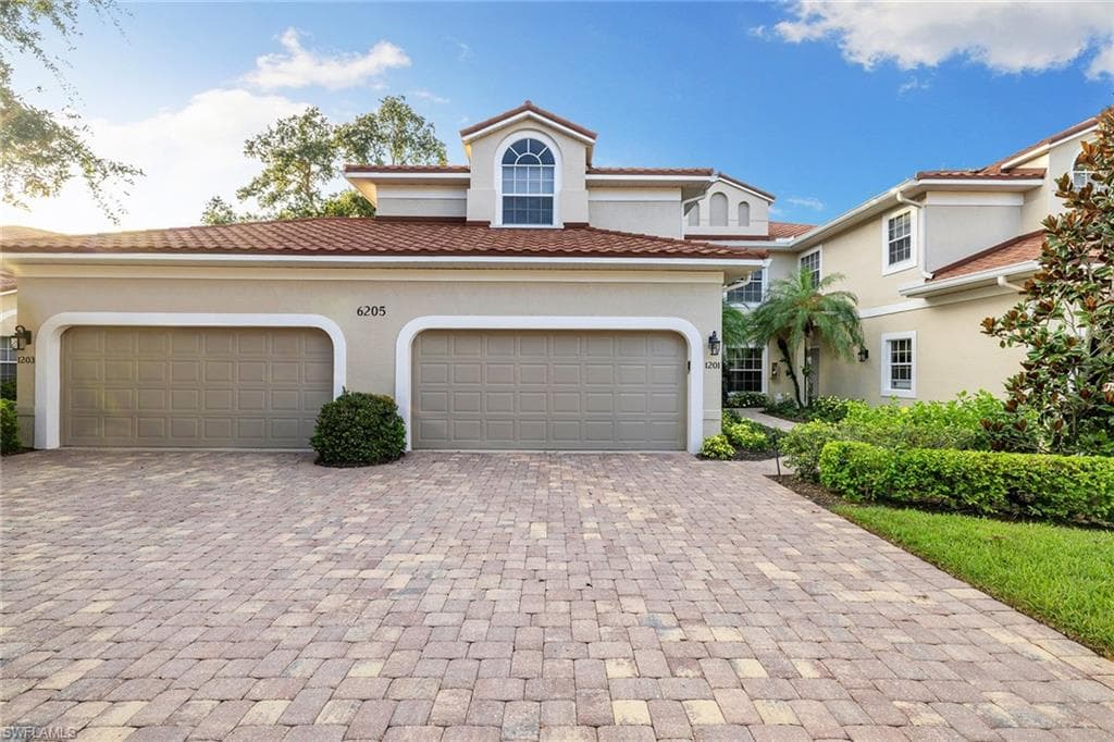 6205 Reserve CIR 1201 NAPLES, FL 34119