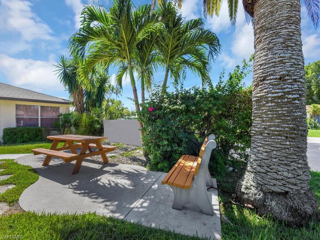607 SE 47th ST 2 CAPE CORAL, FL 33904