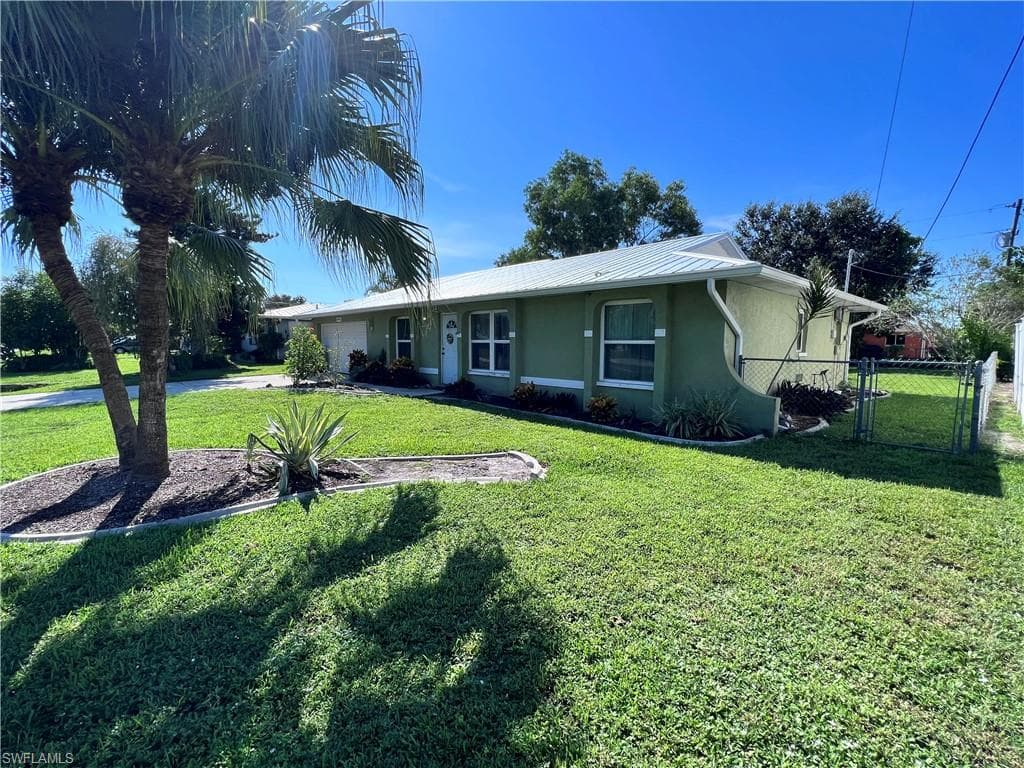124 SE 27th ST CAPE CORAL, FL 33904