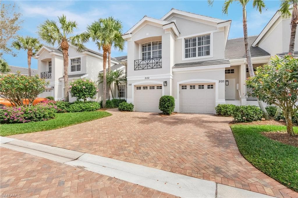 2130 Aberdeen LN 9-102 NAPLES, FL 34109