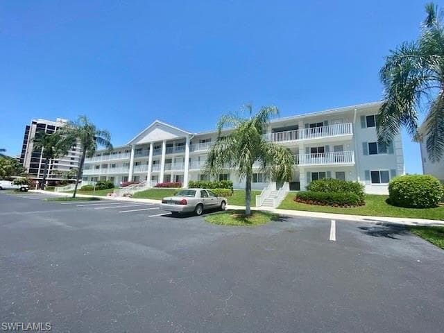 10686 GULFSHORE DR 304 A NAPLES, FL 34108