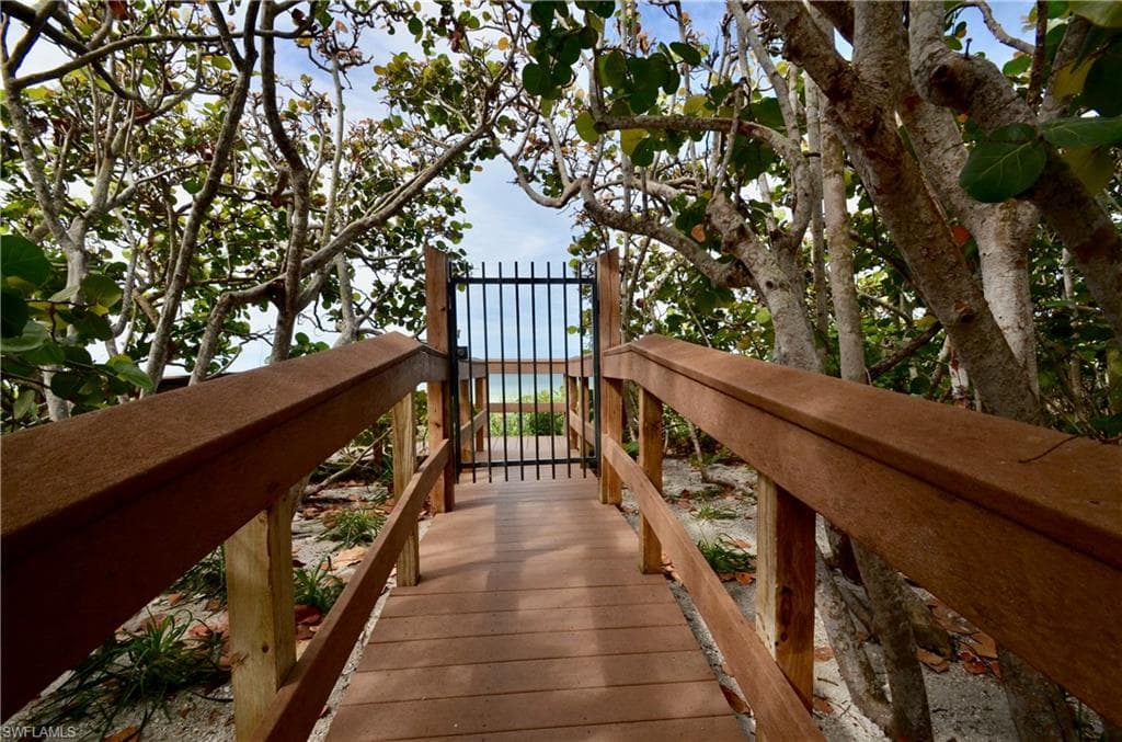 10851 GULFSHORE DR 1001 NAPLES, FL 34108