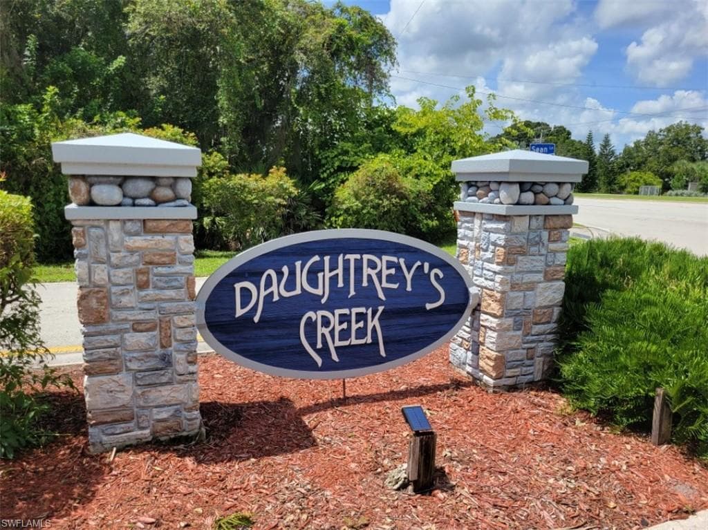 7609 Grassy CT NORTH FORT MYERS, FL 33917
