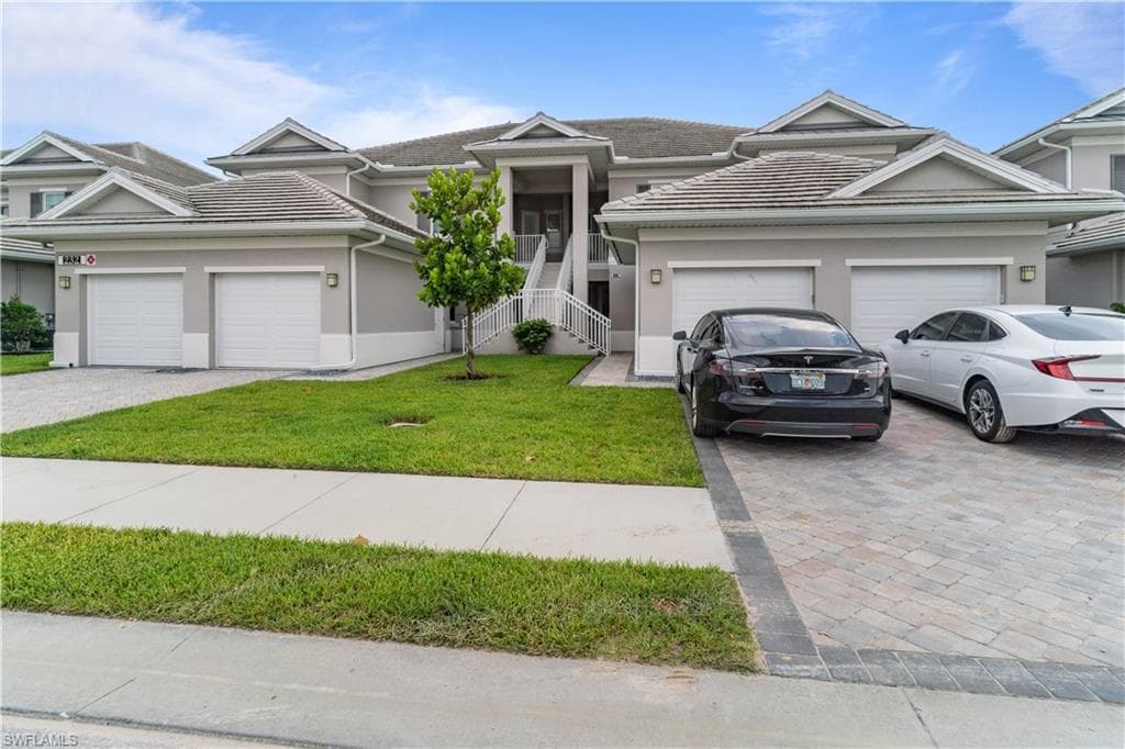 232 Indies DR E 102 NAPLES, FL 34114
