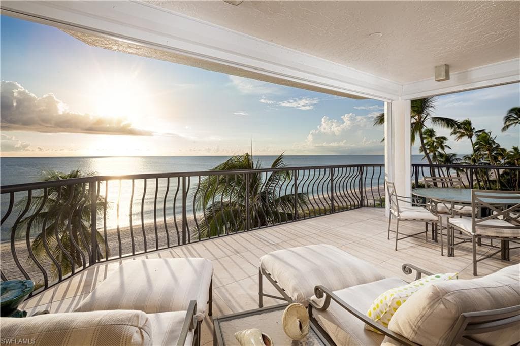 1221 Gulf Shore BLVD N 502 NAPLES, FL 34102