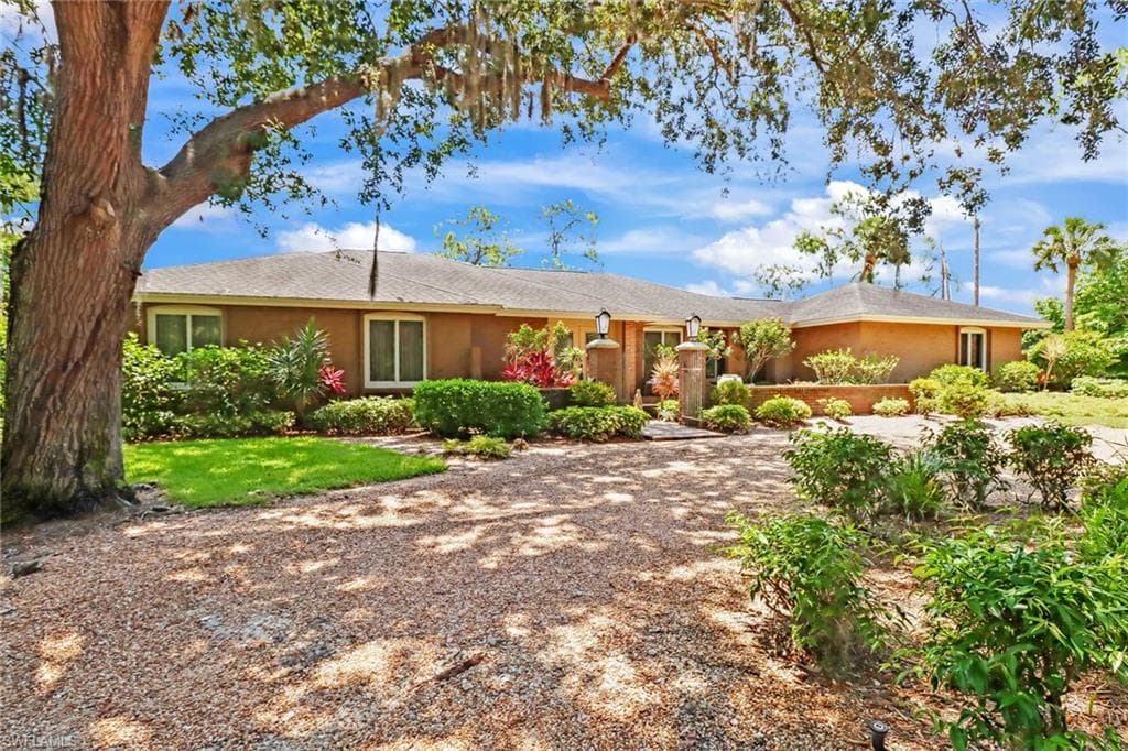 1050 Oriole CIR NAPLES, FL 34105