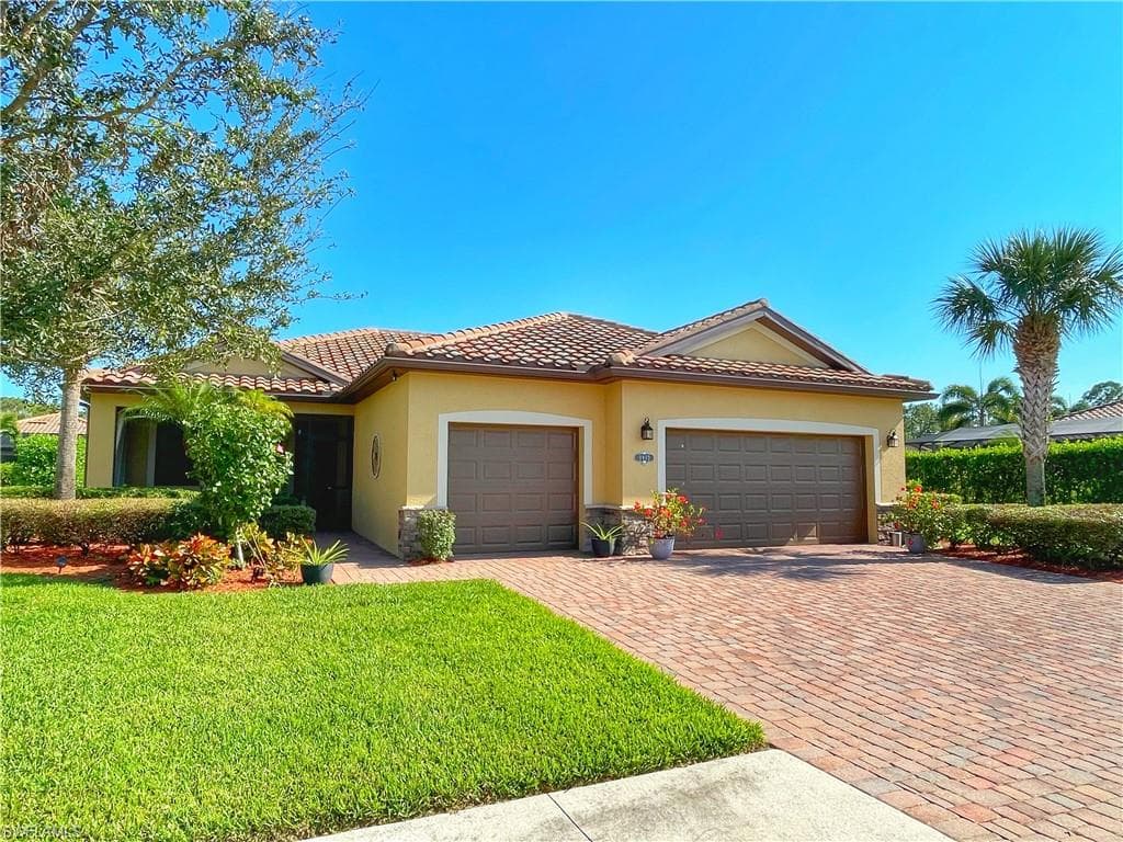 3912 Sapphire WAY NAPLES, FL 34114