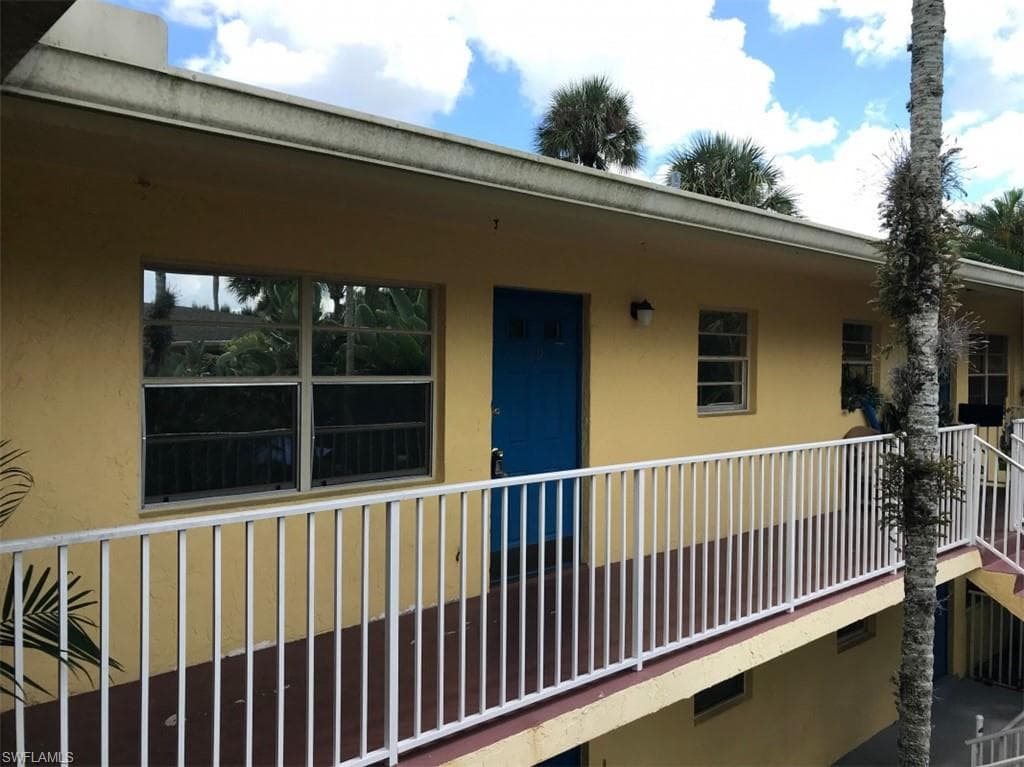 4290 Gulfstream DR 19 NAPLES, FL 34112