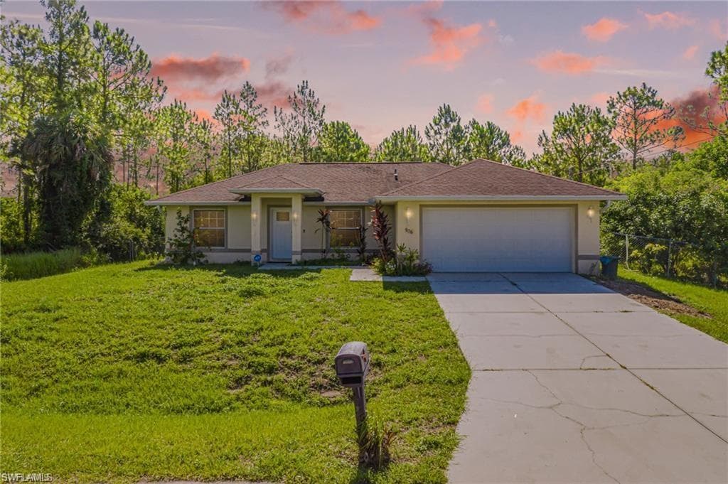 906 McKinley AVE LEHIGH ACRES, FL 33972