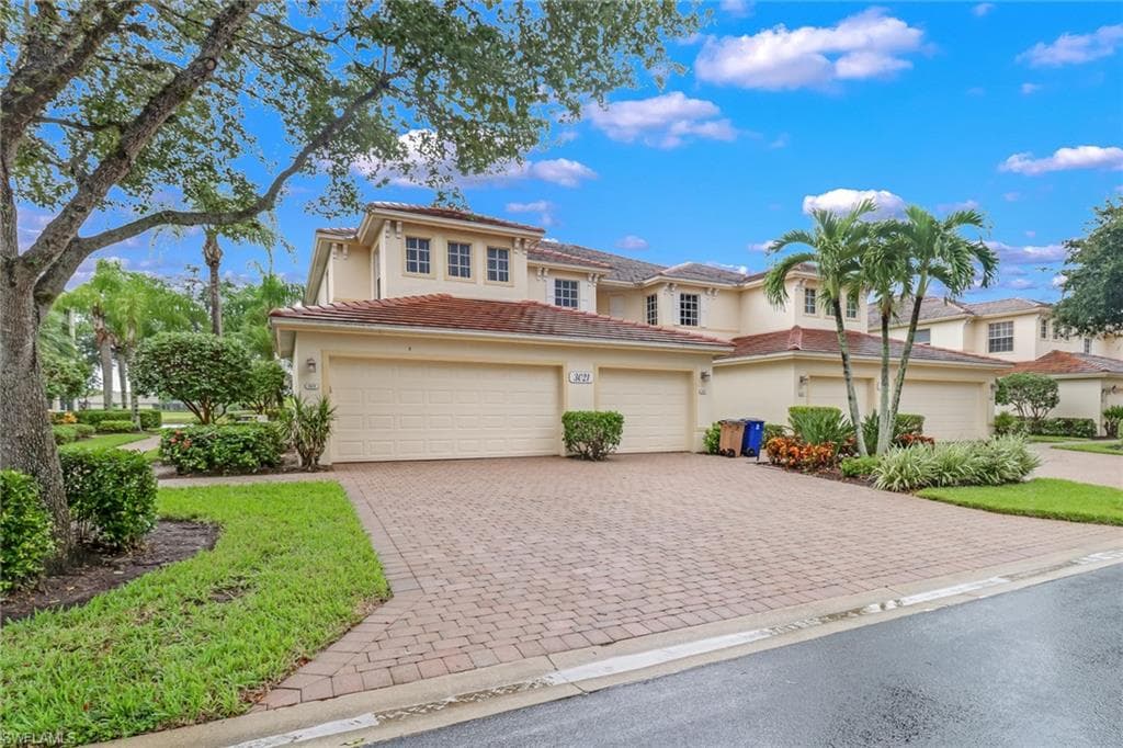 3021 Meandering WAY 101 FORT MYERS, FL 33905