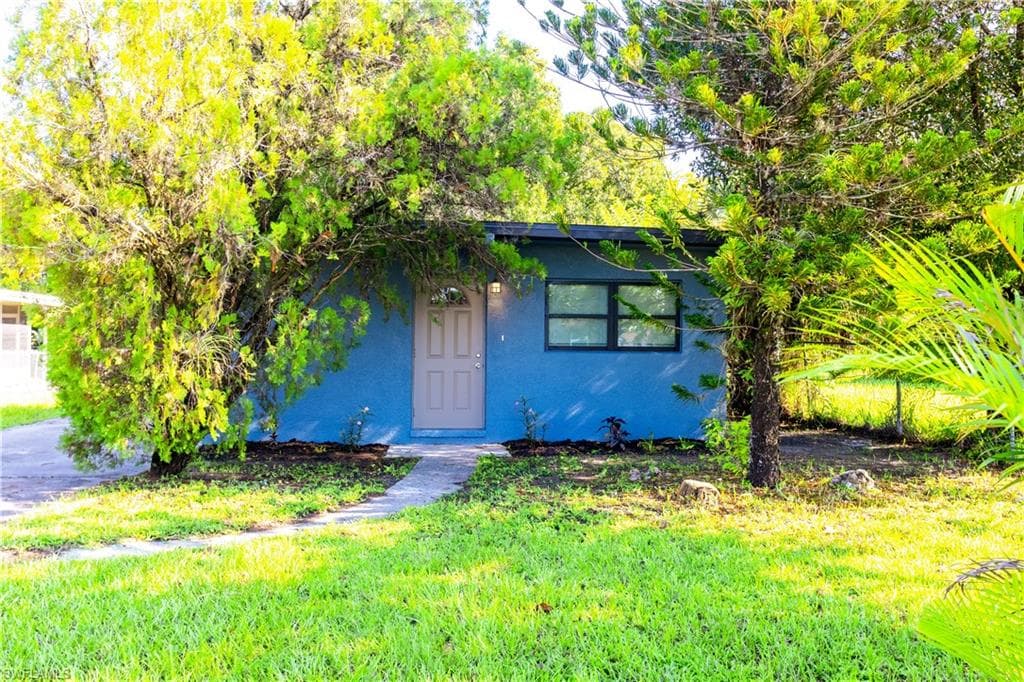 2933 Saint Charles ST FORT MYERS, FL 33916