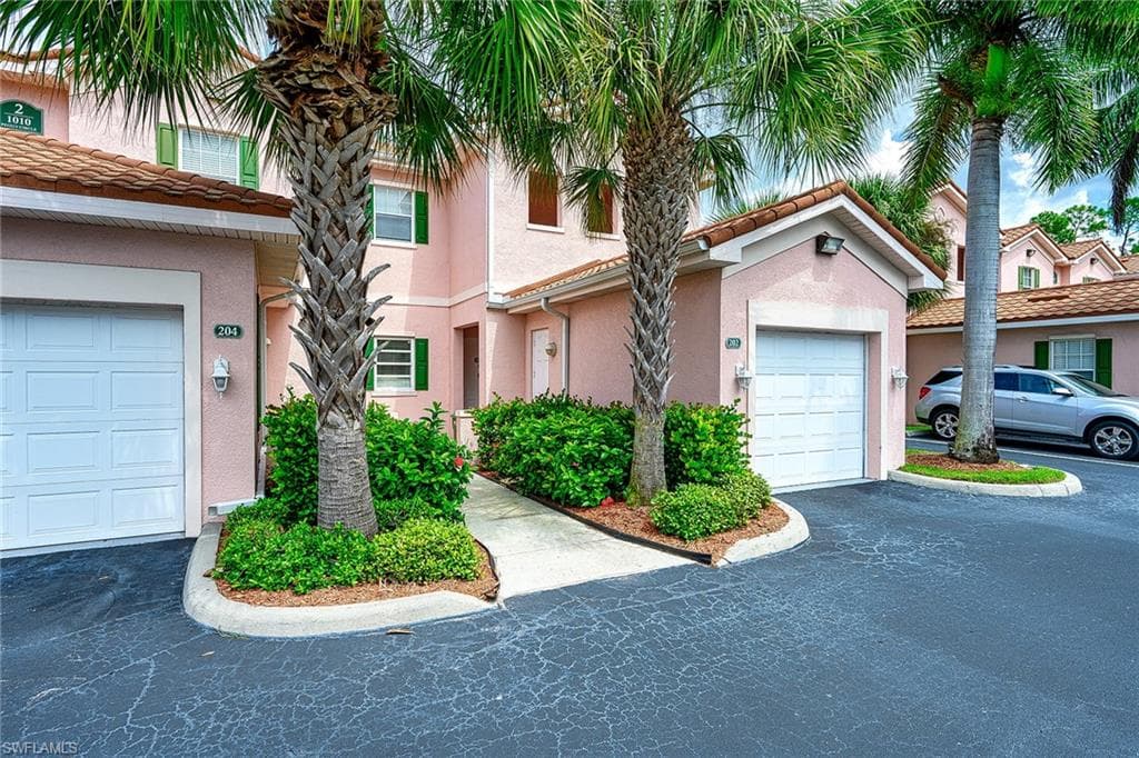 1010 Peggy CIR 202 NAPLES, FL 34113