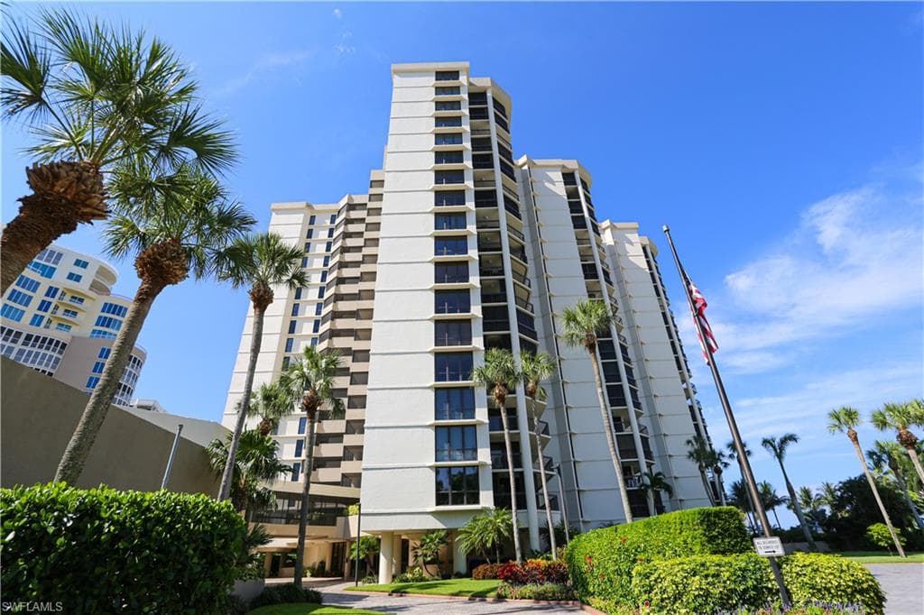4551 Gulf Shore BLVD N 301 NAPLES, FL 34103