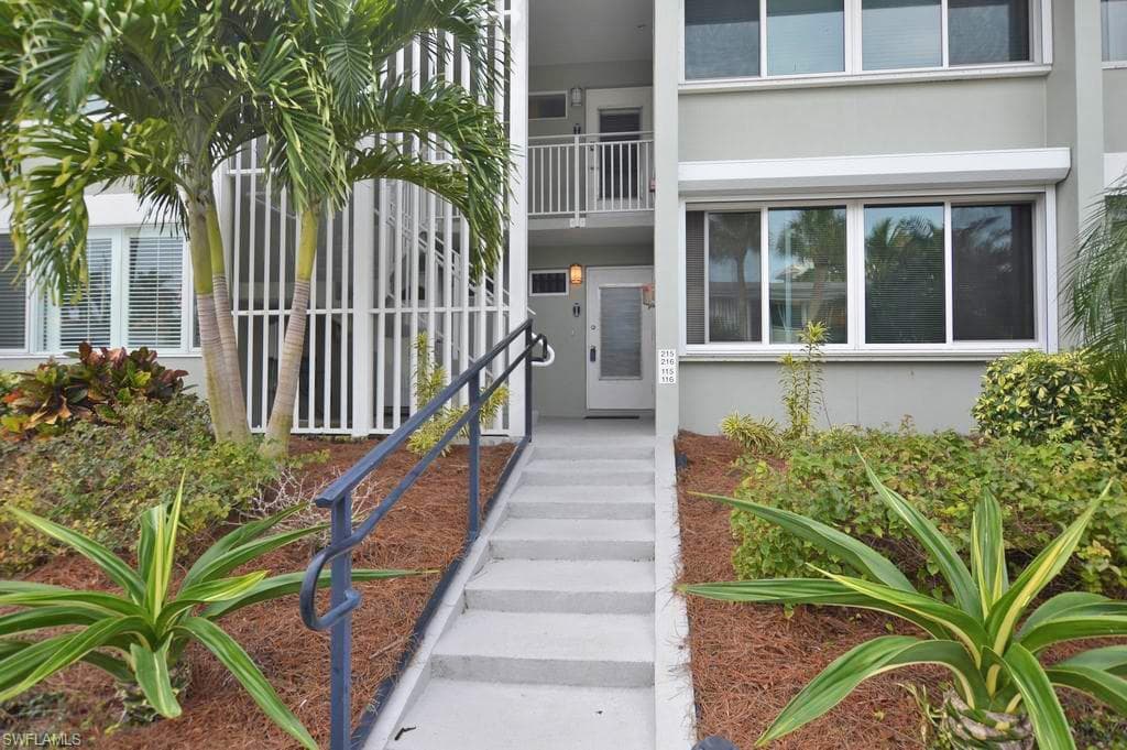 1065 Gulf Shore BLVD N 215 NAPLES, FL 34102