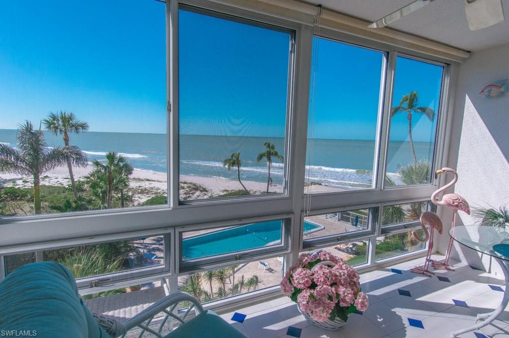 2121 Gulf Shore BLVD N 305 NAPLES, FL 34102