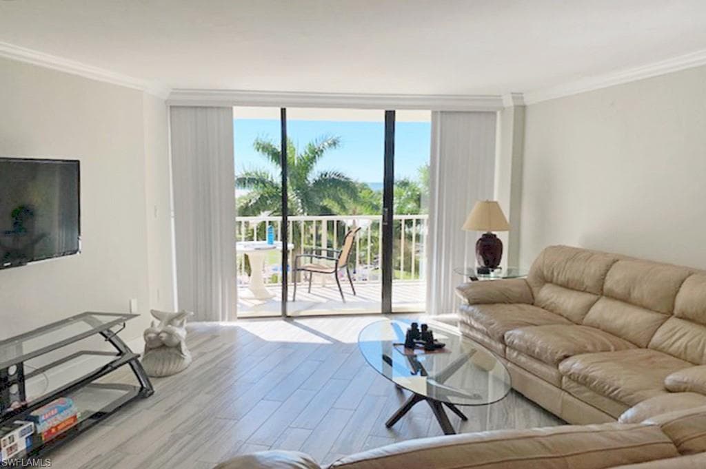 440 Seaview CT 404 MARCO ISLAND, FL 34145